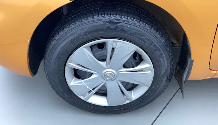 2017 Nissan Micra XL CVT, Petrol, Automatic, 33,283 km, Left front tyre - Minor crack