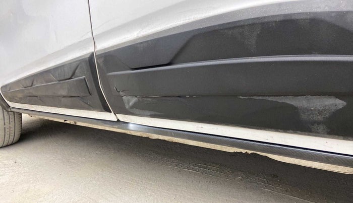 2021 Renault TRIBER RXL MT, Petrol, Manual, 42,964 km, Left running board - Paint has minor damage