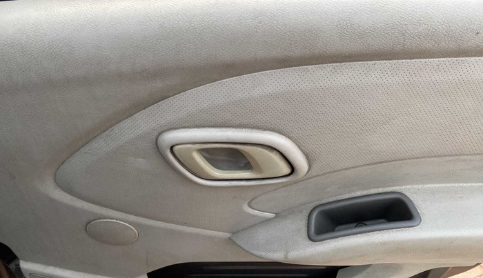 2017 Datsun Redi Go T (O), Petrol, Manual, 59,601 km, Driver Side Door Panels Control