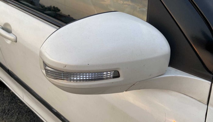 2014 Maruti Swift VXI, Petrol, Manual, 58,203 km, Right rear-view mirror - Indicator light not working