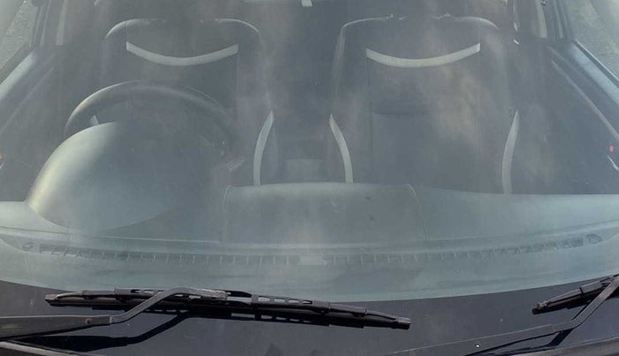 2014 Maruti Swift VXI, Petrol, Manual, 58,203 km, Front windshield - Minor spot on windshield