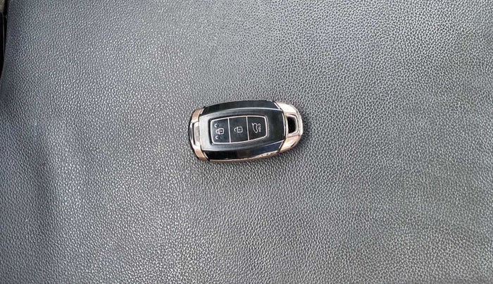2018 Hyundai Verna 1.6 VTVT SX O, Petrol, Manual, 98,452 km, Key Close Up