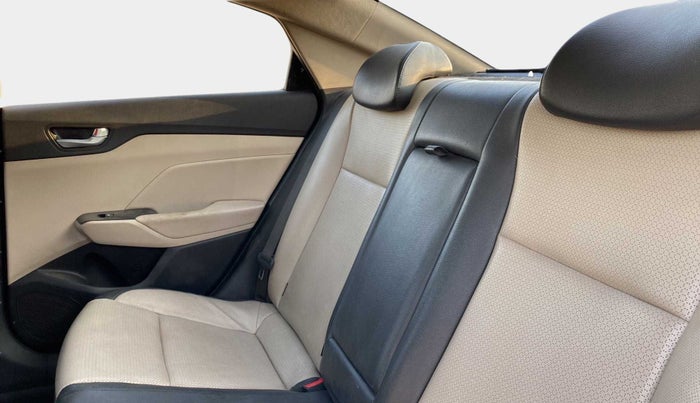 2018 Hyundai Verna 1.6 VTVT SX O, Petrol, Manual, 98,452 km, Right Side Rear Door Cabin