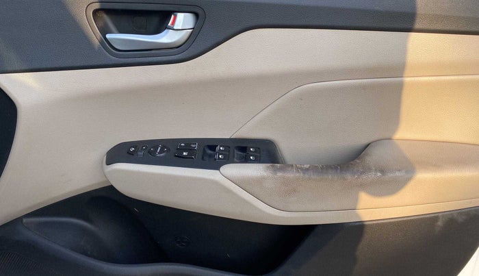 2018 Hyundai Verna 1.6 VTVT SX O, Petrol, Manual, 98,452 km, Driver Side Door Panels Control