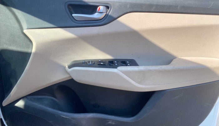 2019 Hyundai Verna 1.4 E PETROL, Petrol, Manual, 69,112 km, Driver Side Door Panels Control