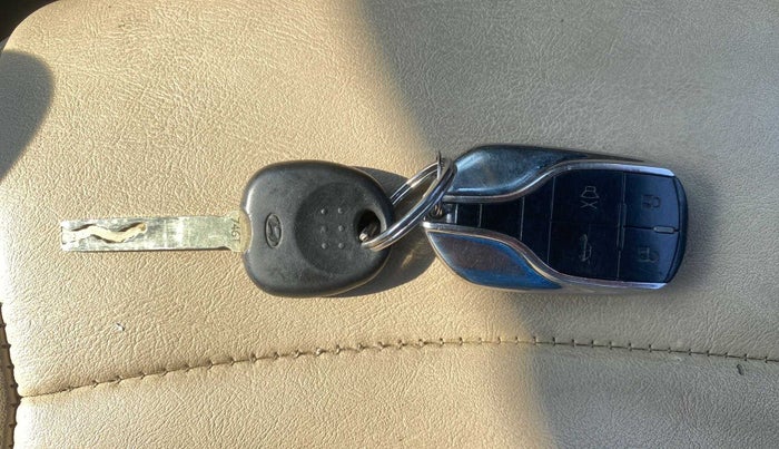 2019 Hyundai Verna 1.4 E PETROL, Petrol, Manual, 69,112 km, Lock system - Remote key not functional