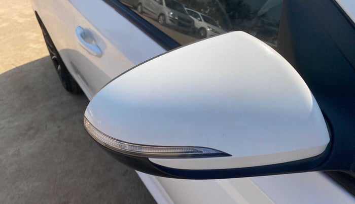 2019 Hyundai Verna 1.4 E PETROL, Petrol, Manual, 69,112 km, Right rear-view mirror - Indicator light has minor damage