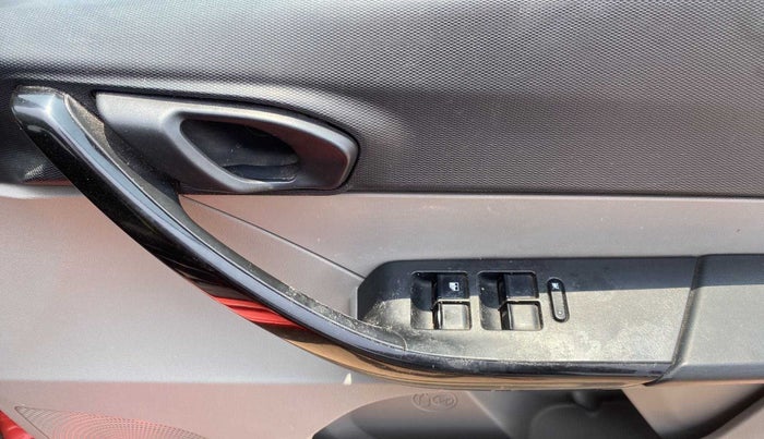 2017 Tata Tiago XT PETROL, Petrol, Manual, 43,937 km, Driver Side Door Panels Control