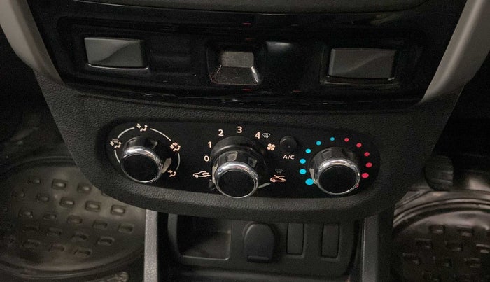 2019 Renault Duster RXE PETROL, Petrol, Manual, 39,254 km, AC Unit - Directional switch has minor damage