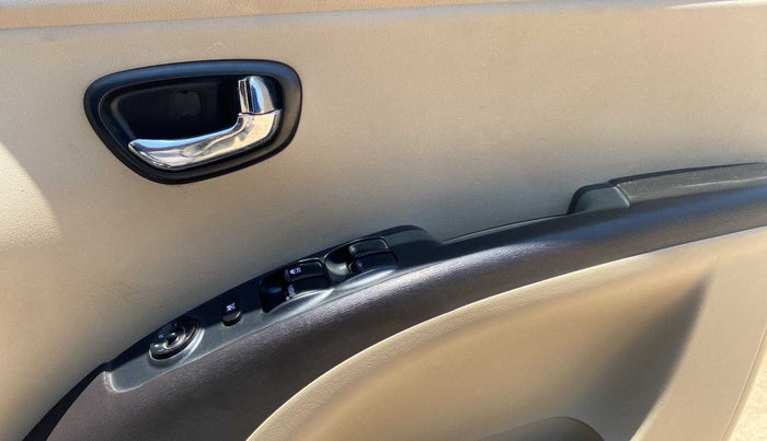 2012 Hyundai i10 SPORTZ 1.2, Petrol, Manual, 84,031 km, Driver Side Door Panels Control