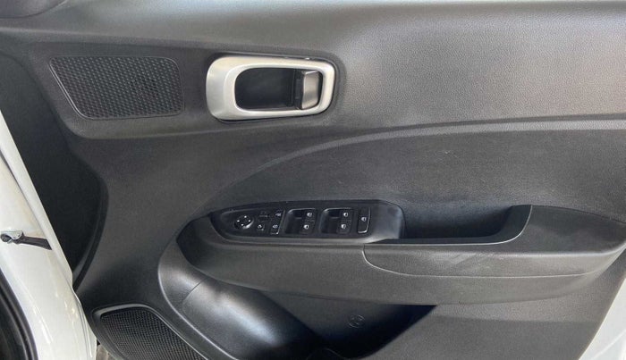 2022 Hyundai VENUE SX PLUS 1.0 TURBO DCT, Petrol, Automatic, 36,582 km, Driver Side Door Panels Control