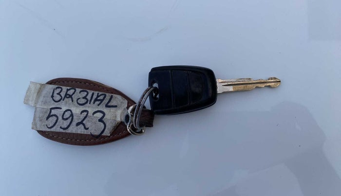 2019 Hyundai NEW SANTRO SPORTZ MT, Petrol, Manual, 34,173 km, Key Close Up