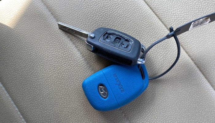 2015 Hyundai Verna FLUIDIC 4S 1.6 VTVT S, Petrol, Manual, 30,729 km, Key Close Up