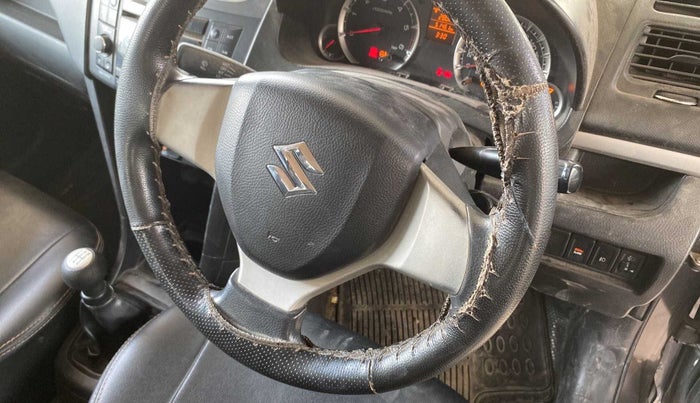 2016 Maruti Swift VDI ABS, Diesel, Manual, 51,434 km, Steering wheel - Steering cover is minor torn