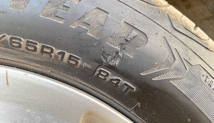 2015 Honda City 1.5L I-DTEC V, Diesel, Manual, 76,700 km, Left front tyre - Minor crack