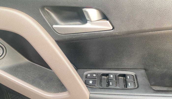 2018 Hyundai Creta SX (O) 1.6 DIESEL, Diesel, Manual, 75,608 km, Right front window switch / handle - Minor damage