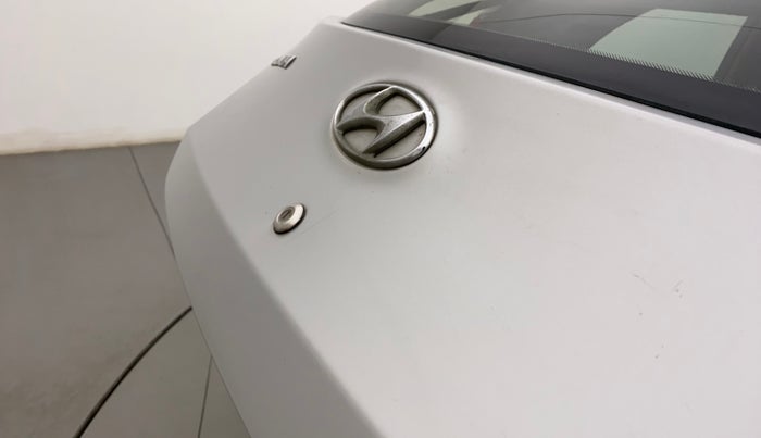 2015 Hyundai Eon ERA +, Petrol, Manual, 65,164 km, Dicky (Boot door) - Minor scratches