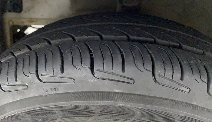 2015 Hyundai Eon ERA +, Petrol, Manual, 65,164 km, Left Front Tyre Tread