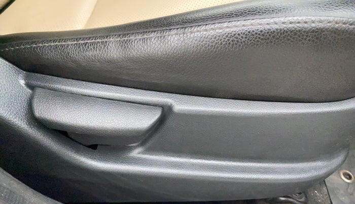 2015 Hyundai Eon ERA +, Petrol, Manual, 65,164 km, Driver Side Adjustment Panel