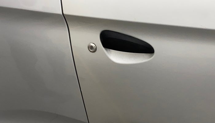 2015 Hyundai Eon ERA +, Petrol, Manual, 65,164 km, Driver-side door - Paint has faded