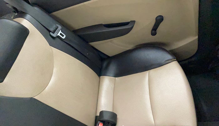 2015 Hyundai Eon ERA +, Petrol, Manual, 65,164 km, Second-row left seat - Cover slightly torn