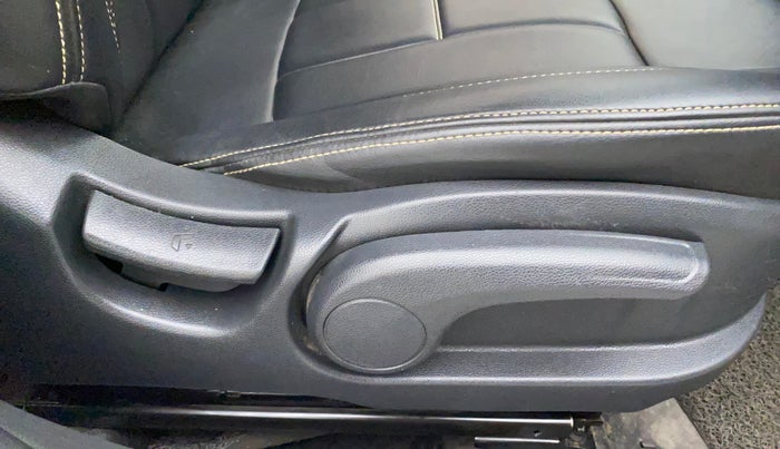 2019 Hyundai Elite i20 ASTA 1.2 (O), Petrol, Manual, 73,474 km, Driver Side Adjustment Panel