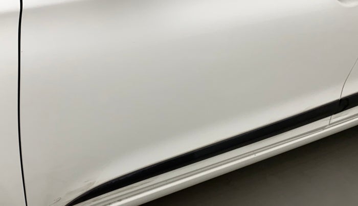 2019 Hyundai Elite i20 ASTA 1.2 (O), Petrol, Manual, 73,474 km, Front passenger door - Minor scratches