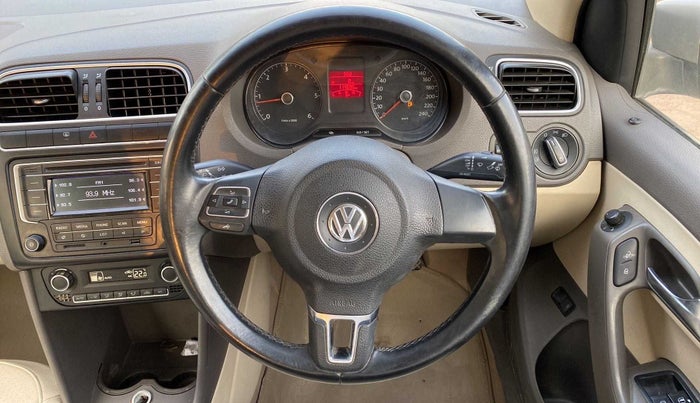 2014 Volkswagen Vento HIGHLINE DIESEL 1.6, Diesel, Manual, 1,14,668 km, Steering Wheel Close Up