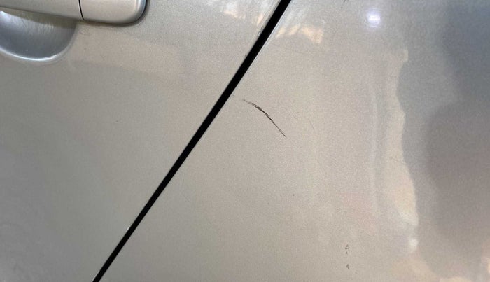 2014 Volkswagen Vento HIGHLINE DIESEL 1.6, Diesel, Manual, 1,14,668 km, Left quarter panel - Minor scratches