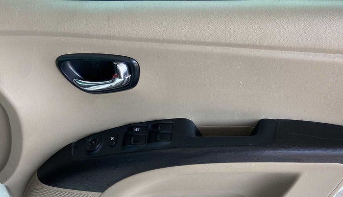 2013 Hyundai i10 MAGNA 1.2, Petrol, Manual, 1,07,076 km, Driver Side Door Panels Control
