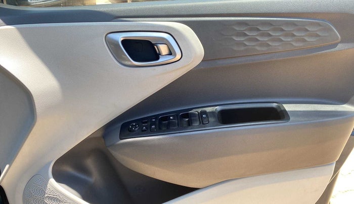 2020 Hyundai GRAND I10 NIOS ASTA AMT 1.2 KAPPA VTVT, Petrol, Automatic, 24,787 km, Driver Side Door Panels Control