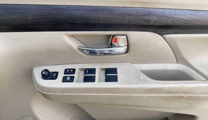 2022 Maruti Ertiga ZXI+ SHVS, Petrol, Manual, 38,881 km, Driver Side Door Panels Control