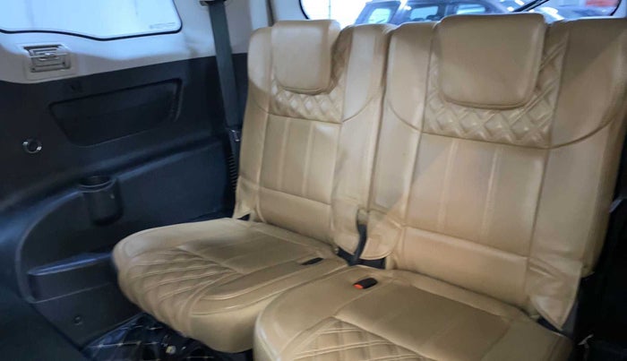 2018 Mahindra XUV500 W11, Diesel, Manual, 76,476 km, Third Seat Row ( optional )