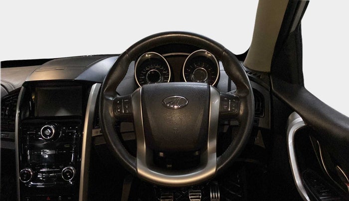 2018 Mahindra XUV500 W11, Diesel, Manual, 76,476 km, Steering Wheel Close Up