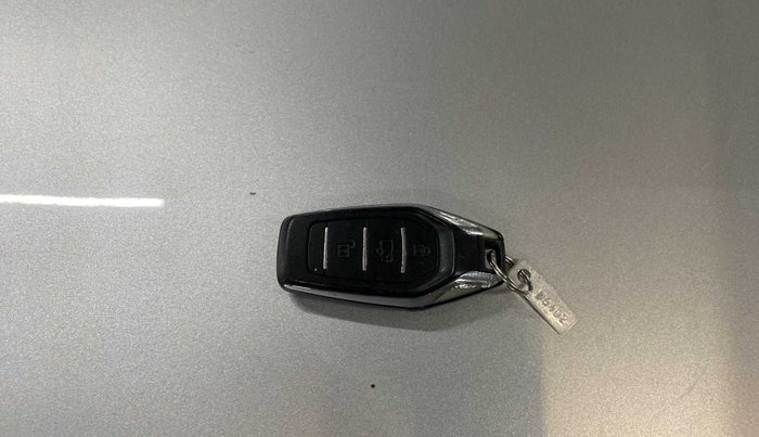 2018 Mahindra XUV500 W11, Diesel, Manual, 76,476 km, Key Close Up