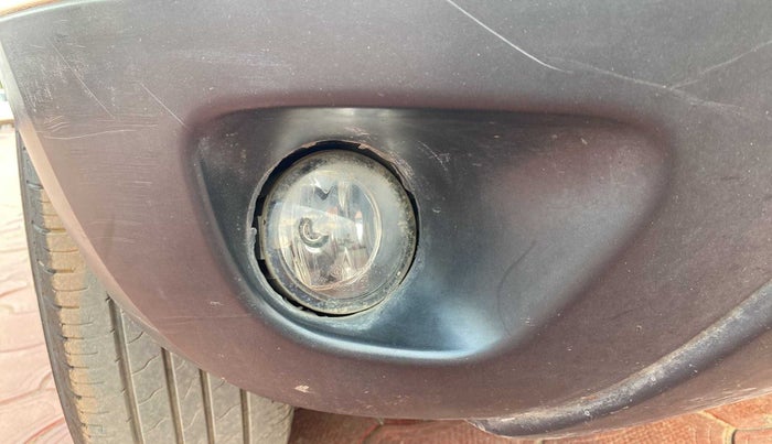2014 Renault Duster 85 PS RXL DIESEL, Diesel, Manual, 98,299 km, Right fog light - Not fixed properly