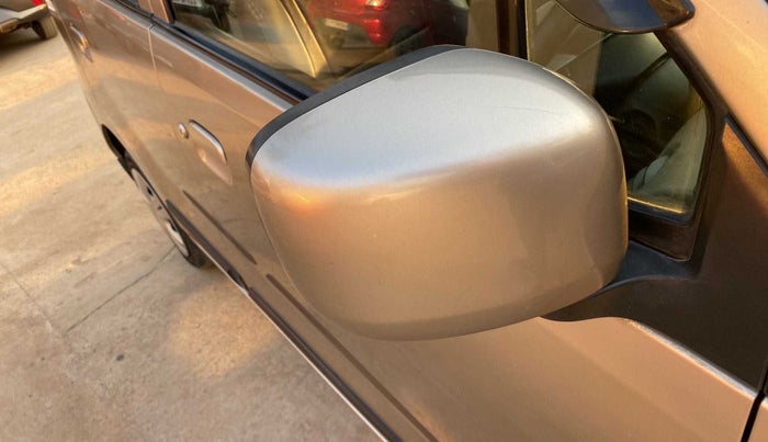 2016 Maruti Wagon R 1.0 VXI AMT, Petrol, Automatic, 40,428 km, Right rear-view mirror - Minor scratches
