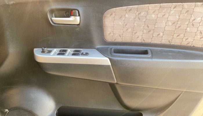 2016 Maruti Wagon R 1.0 VXI AMT, Petrol, Automatic, 40,428 km, Driver Side Door Panels Control