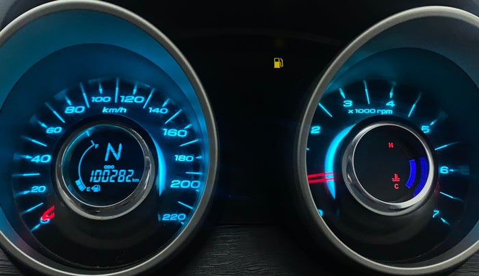 2015 Mahindra XUV500 W10, Diesel, Manual, 1,00,282 km, Odometer Image