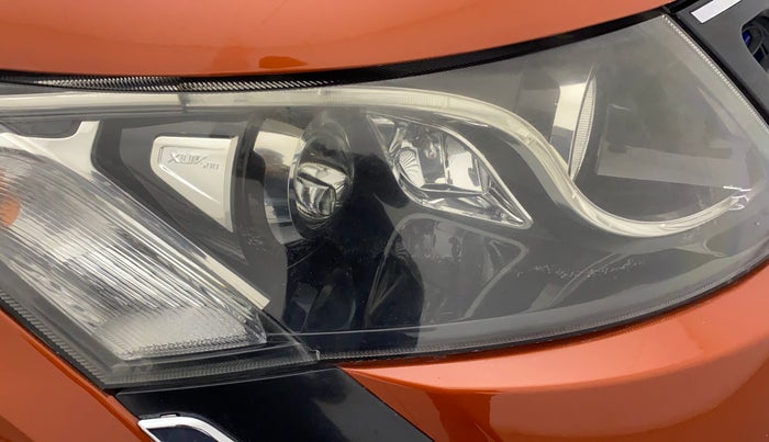 2015 Mahindra XUV500 W10, Diesel, Manual, 1,00,282 km, Right headlight - Faded