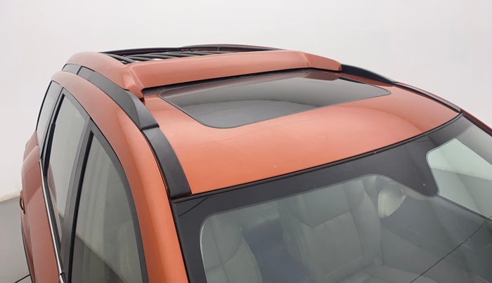 2015 Mahindra XUV500 W10, Diesel, Manual, 1,00,282 km, Roof