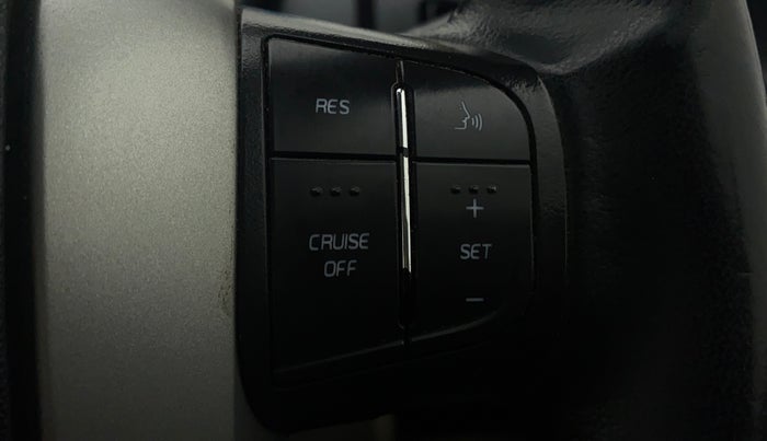 2015 Mahindra XUV500 W10, Diesel, Manual, 1,00,282 km, Adaptive Cruise Control
