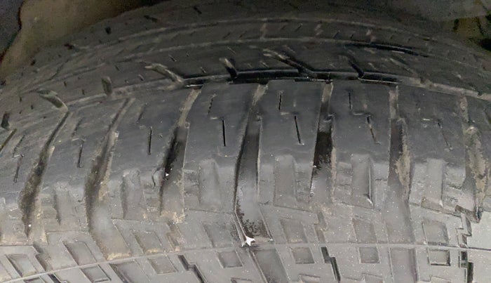 2015 Mahindra XUV500 W10, Diesel, Manual, 1,00,282 km, Left Rear Tyre Tread