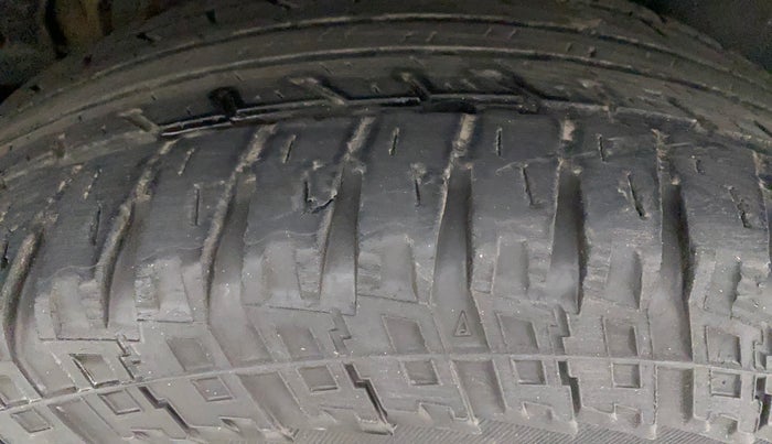 2015 Mahindra XUV500 W10, Diesel, Manual, 1,00,282 km, Right Rear Tyre Tread