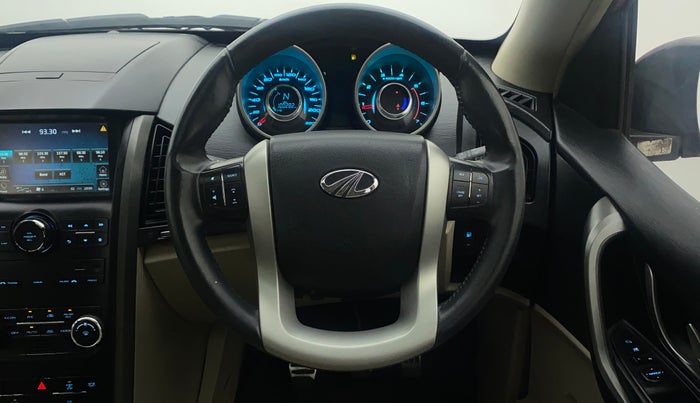 2015 Mahindra XUV500 W10, Diesel, Manual, 1,00,282 km, Steering Wheel Close Up