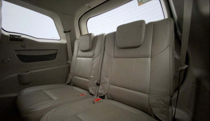 2015 Mahindra XUV500 W10, Diesel, Manual, 1,00,282 km, Third Seat Row ( optional )