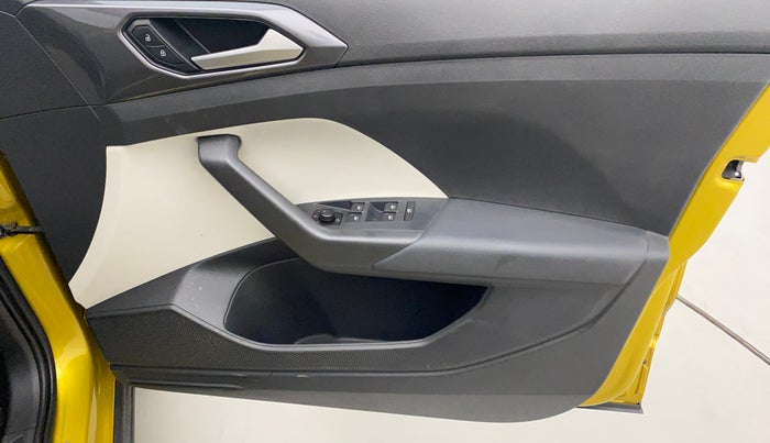 2022 Volkswagen TAIGUN TOPLINE 1.0 TSI MT, Petrol, Manual, 13,019 km, Driver Side Door Panels Control