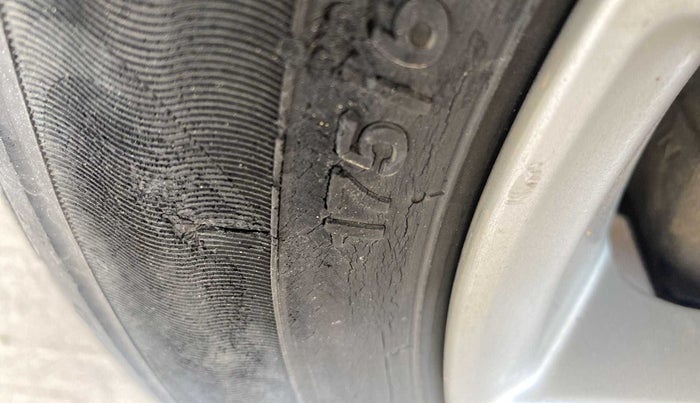 2012 Honda City 1.5L I-VTEC V MT, Petrol, Manual, 85,556 km, Left front tyre - Minor crack