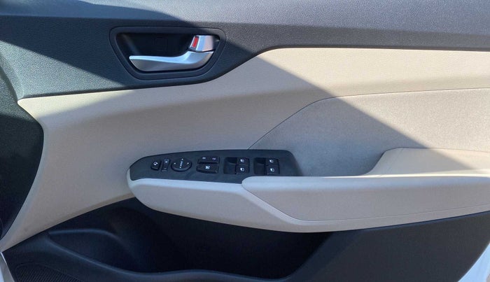 2021 Hyundai Verna SX 1.5 VTVT IVT, Petrol, Automatic, 241 km, Driver Side Door Panels Control