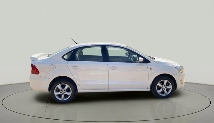 2014 Skoda Rapid 1.6 MPI AMBITION PLUS AT, Petrol, Automatic, 36,559 km, Right Side View